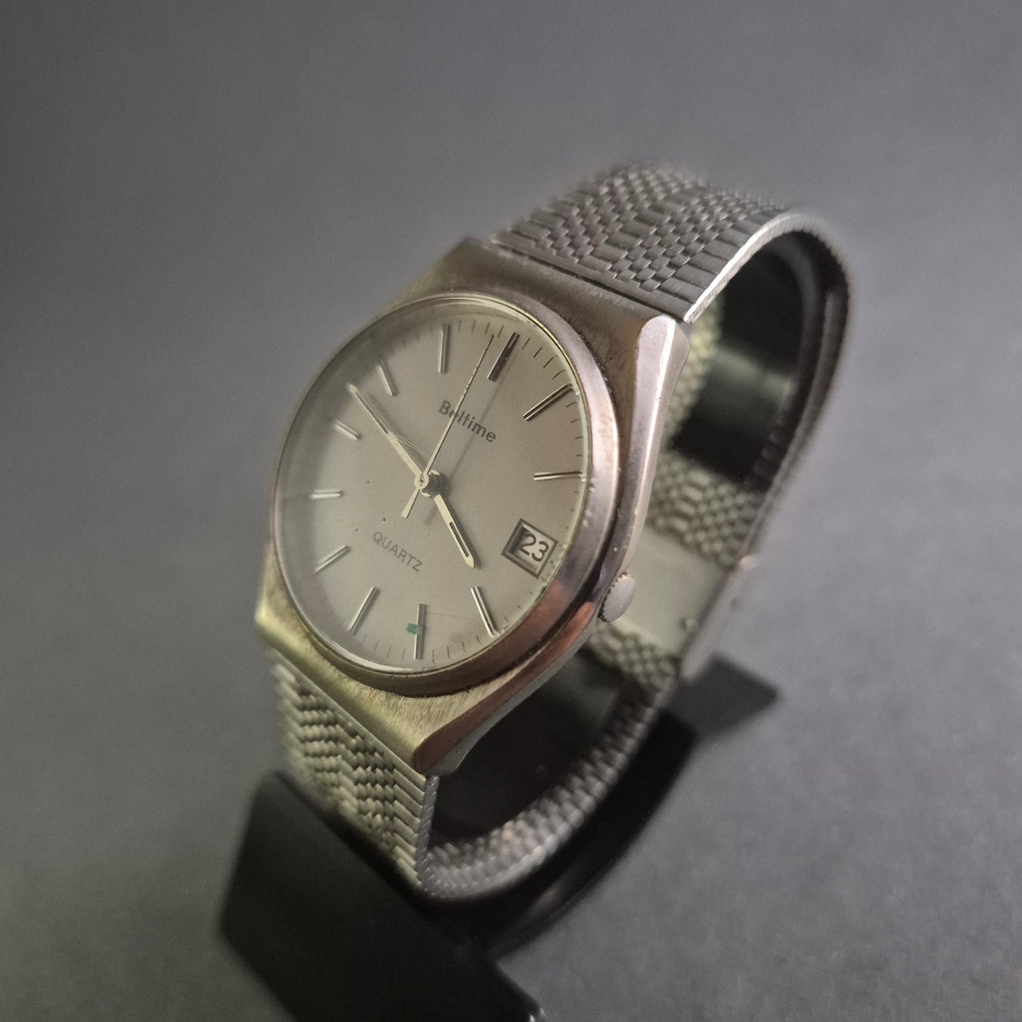 Zeitlose Beltime Herrenarmbanduhr – Edelstahl und Datumsanzeige