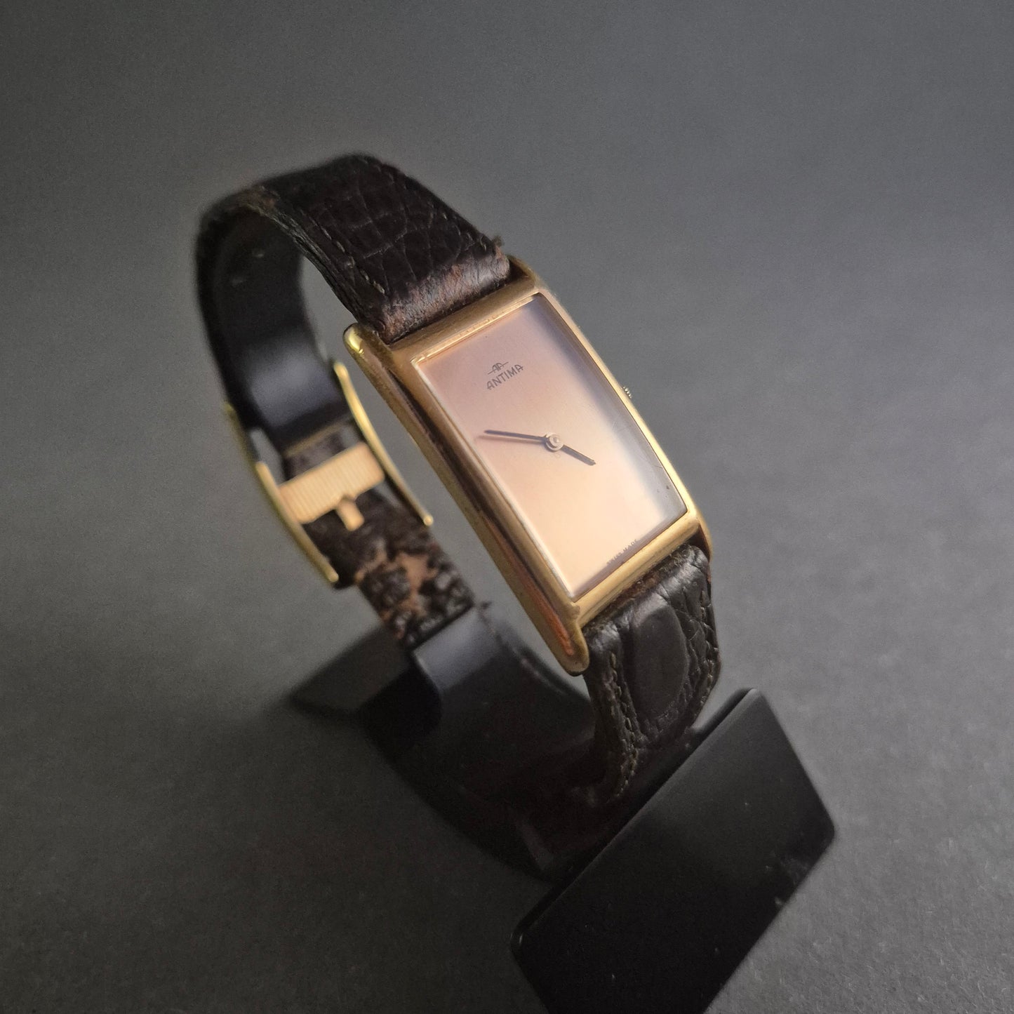 Elegante Antima Herrenarmbanduhr – Schweizer Minimalismus mit Krokolederarmband