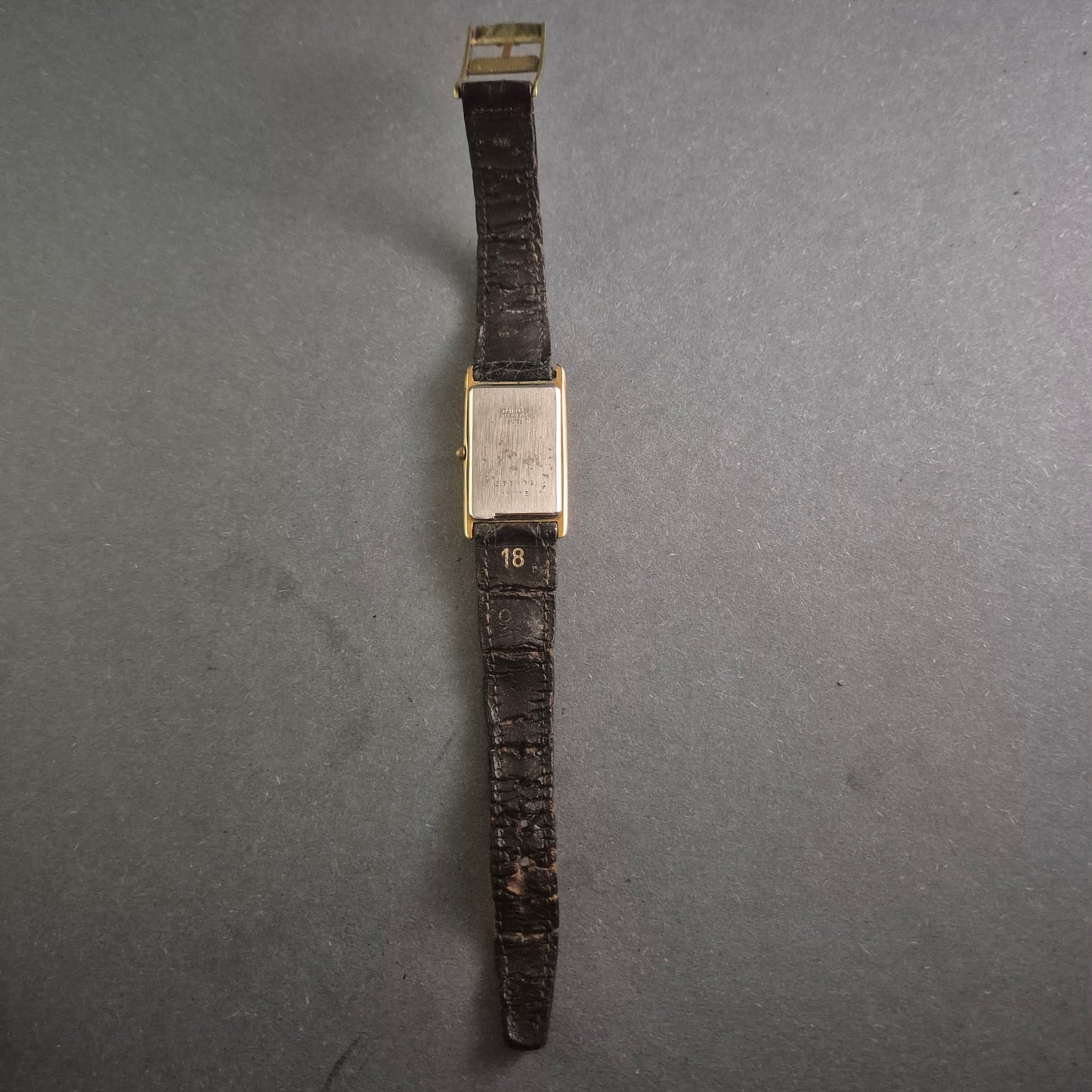 Elegante Antima Herrenarmbanduhr – Schweizer Minimalismus mit Krokolederarmband