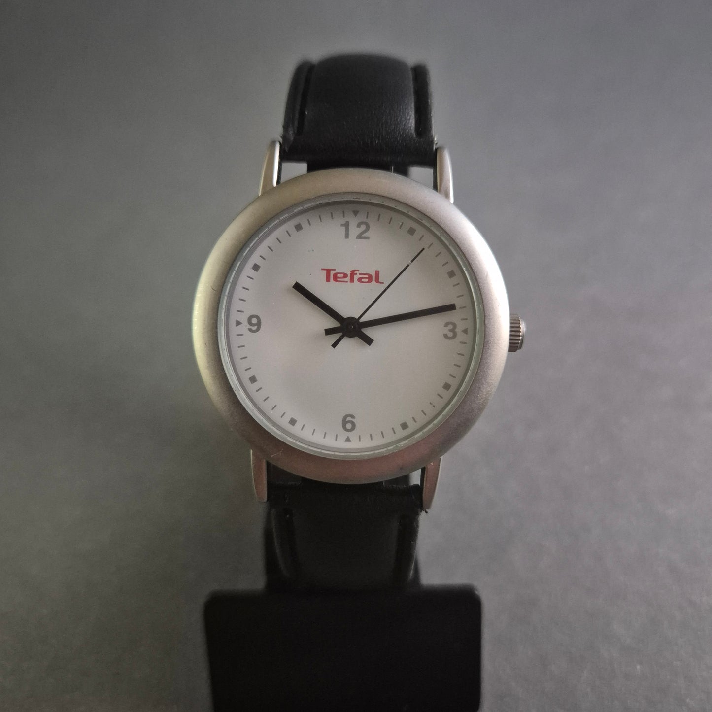 Schlichte Tefal Armbanduhr – Funktionales Design für den Alltag