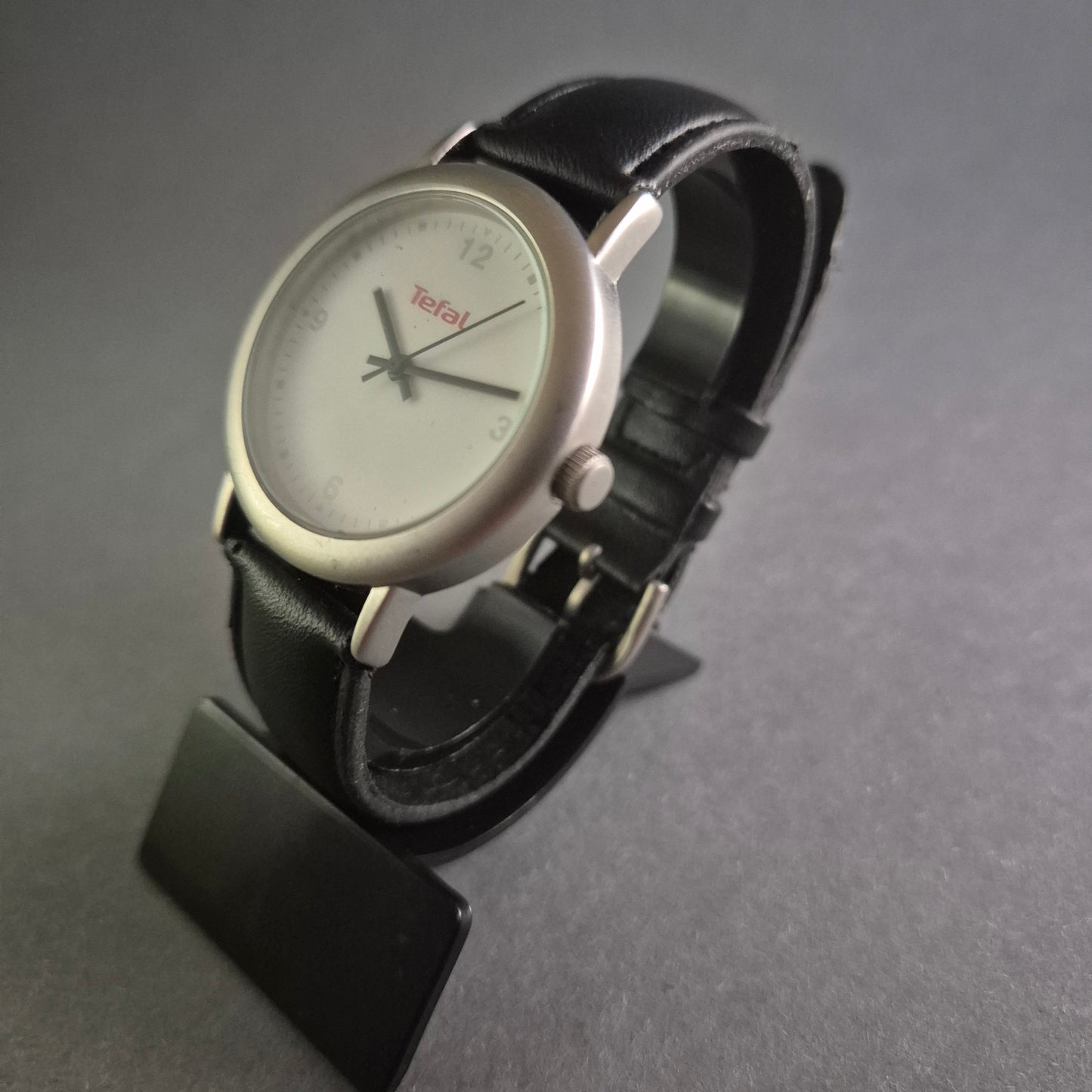 Schlichte Tefal Armbanduhr – Funktionales Design für den Alltag