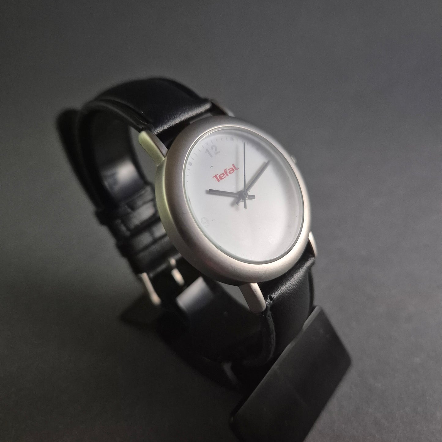 Schlichte Tefal Armbanduhr – Funktionales Design für den Alltag