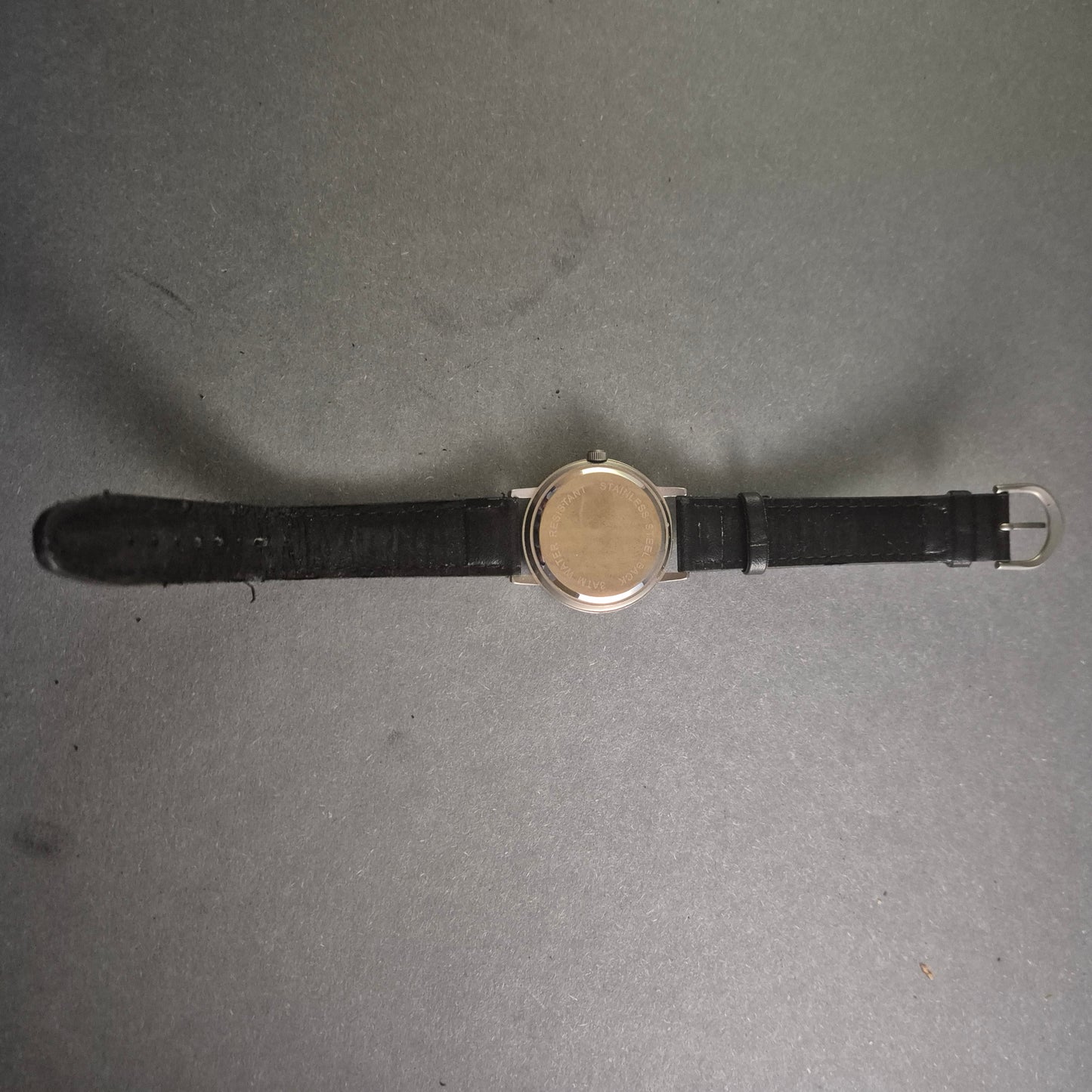 Schlichte Tefal Armbanduhr – Funktionales Design für den Alltag