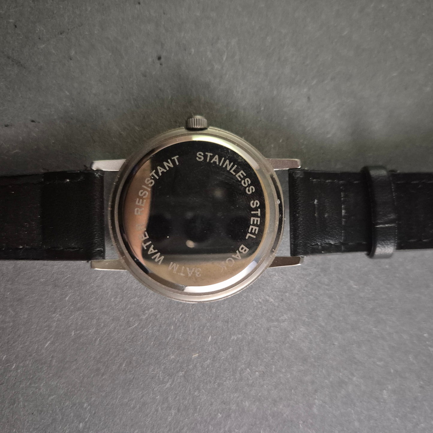 Schlichte Tefal Armbanduhr – Funktionales Design für den Alltag