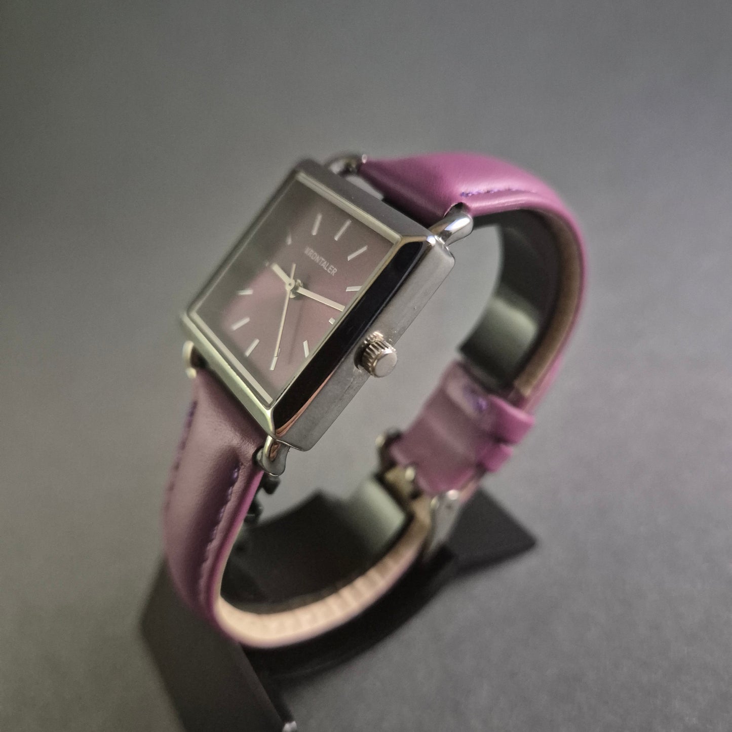 Elegante Krontaler Damenarmbanduhr – Stilvoller Look in Lila