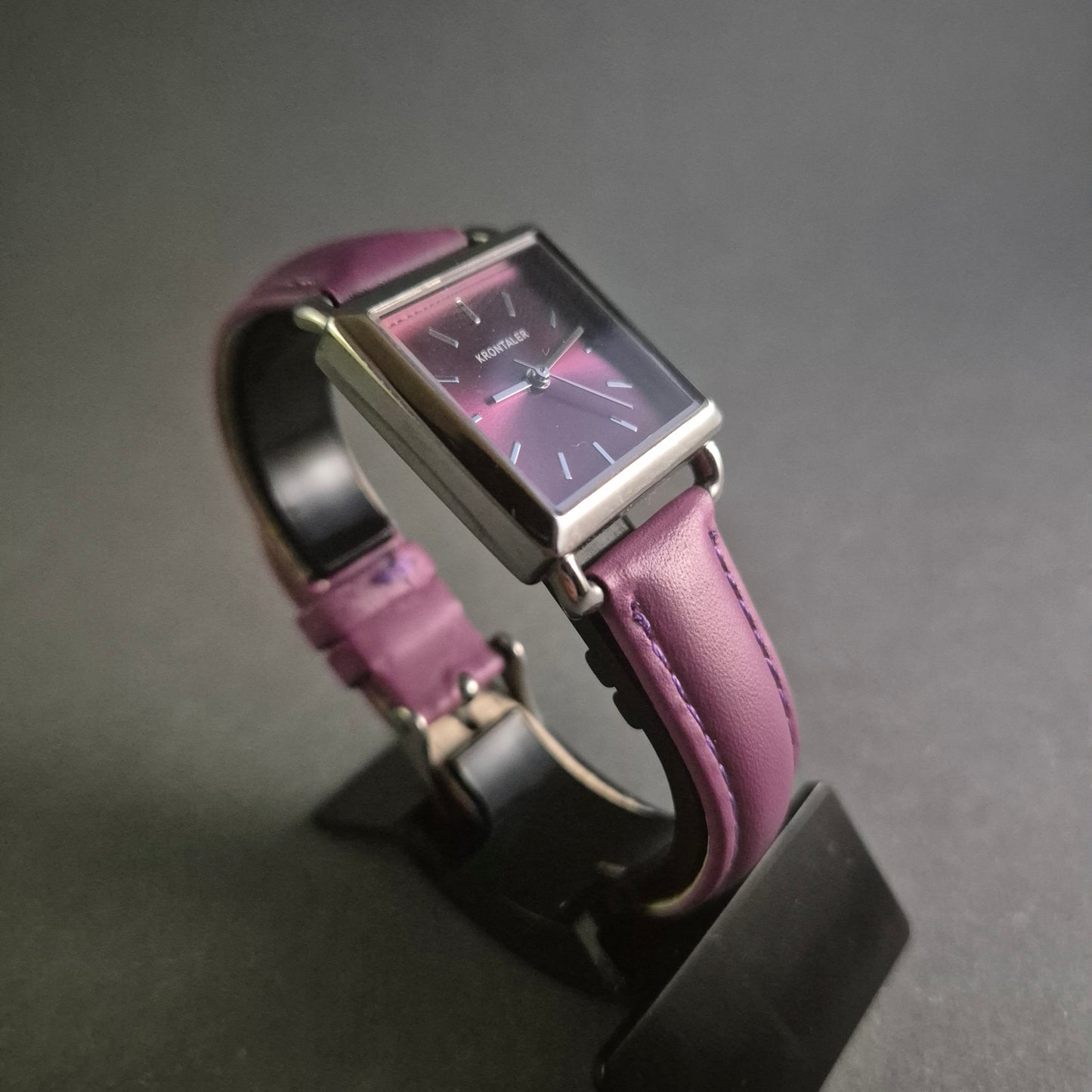 Elegante Krontaler Damenarmbanduhr – Stilvoller Look in Lila