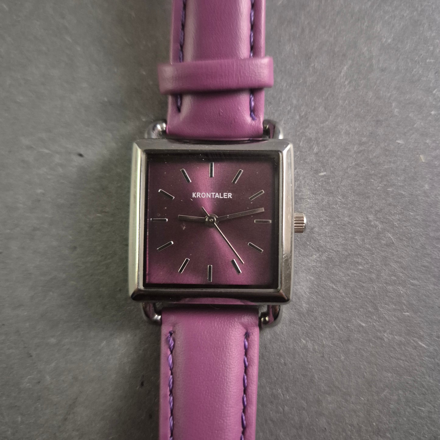 Elegante Krontaler Damenarmbanduhr – Stilvoller Look in Lila