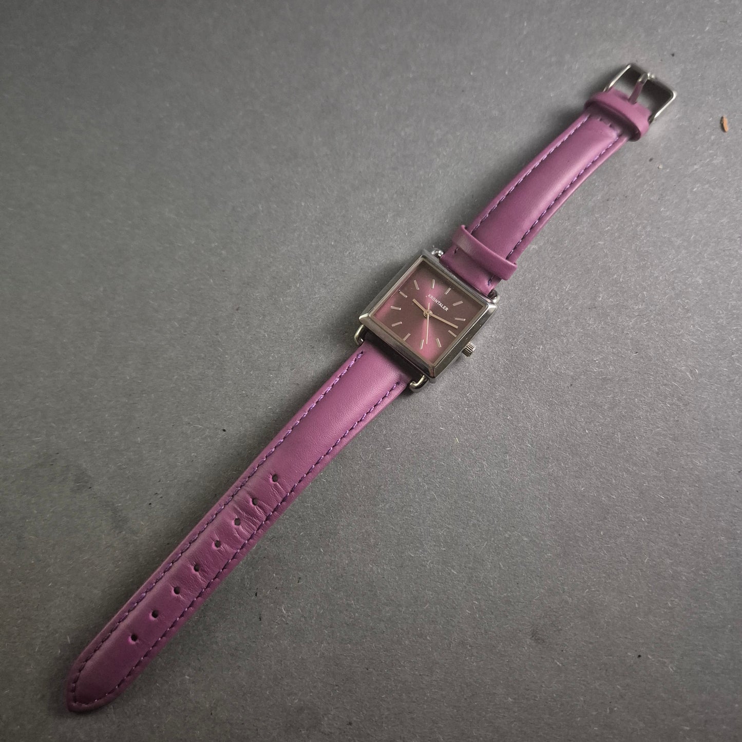 Elegante Krontaler Damenarmbanduhr – Stilvoller Look in Lila