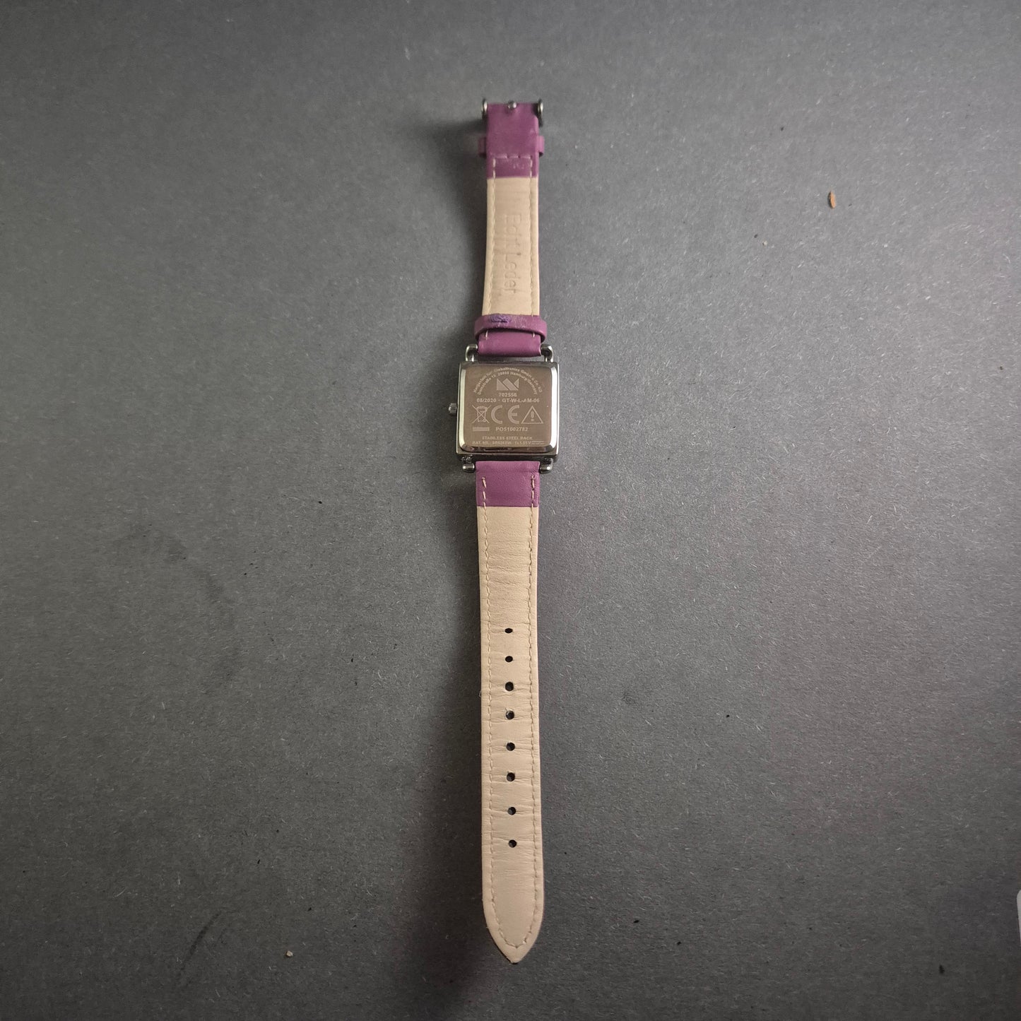 Elegante Krontaler Damenarmbanduhr – Stilvoller Look in Lila