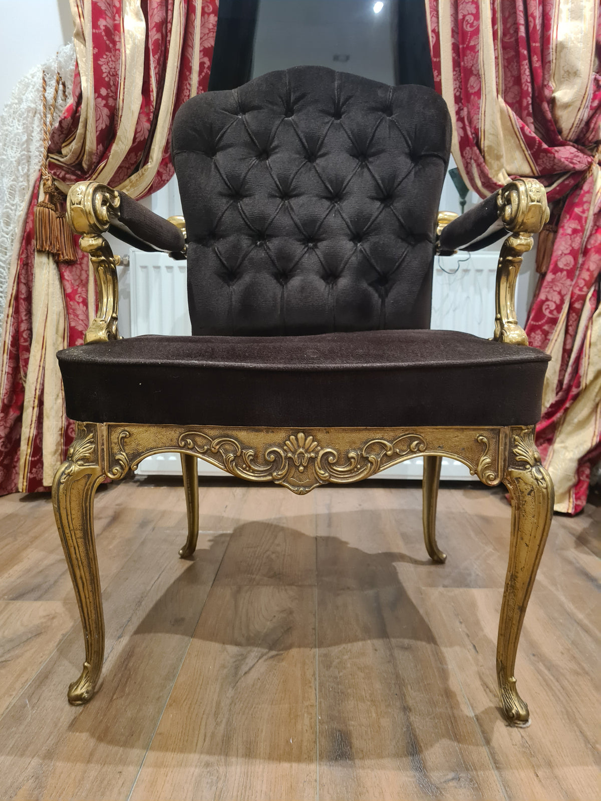 Sessel Französisch Louis Stil Schwarz Samt Stuhl Messing vergoldet 90c – Gallery Jarrodi