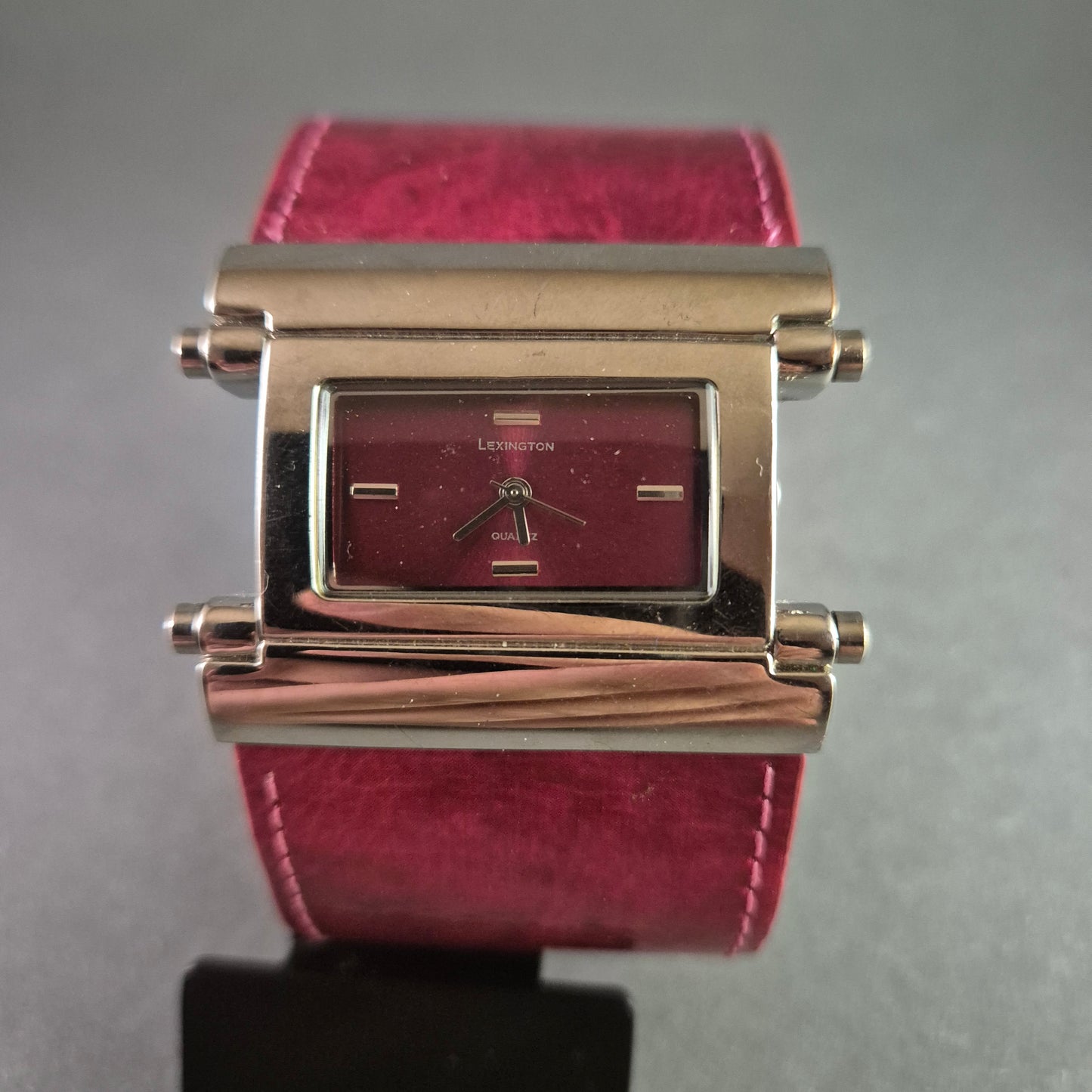 Modische Lexington Damenarmbanduhr – Eleganz in Rot