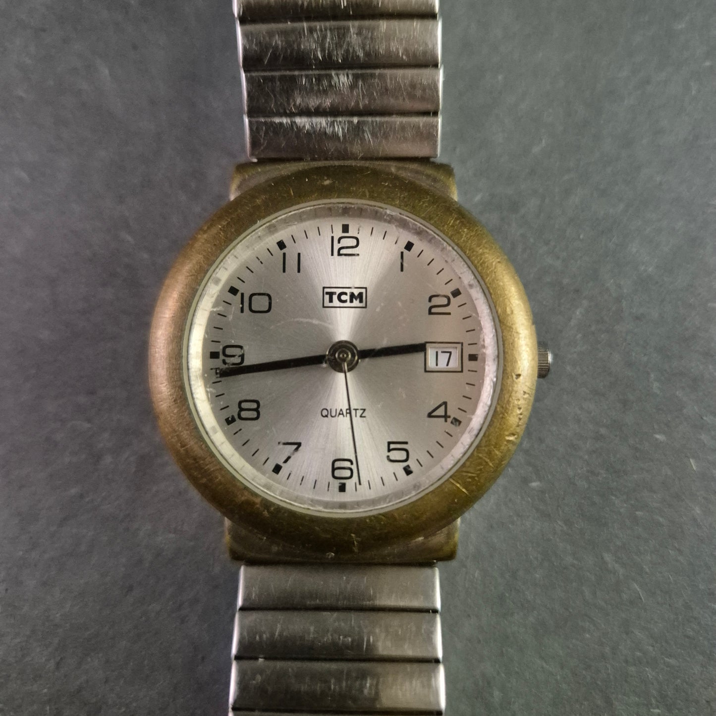 Klassische TCM Herrenarmbanduhr – Robustes Design für den Alltag