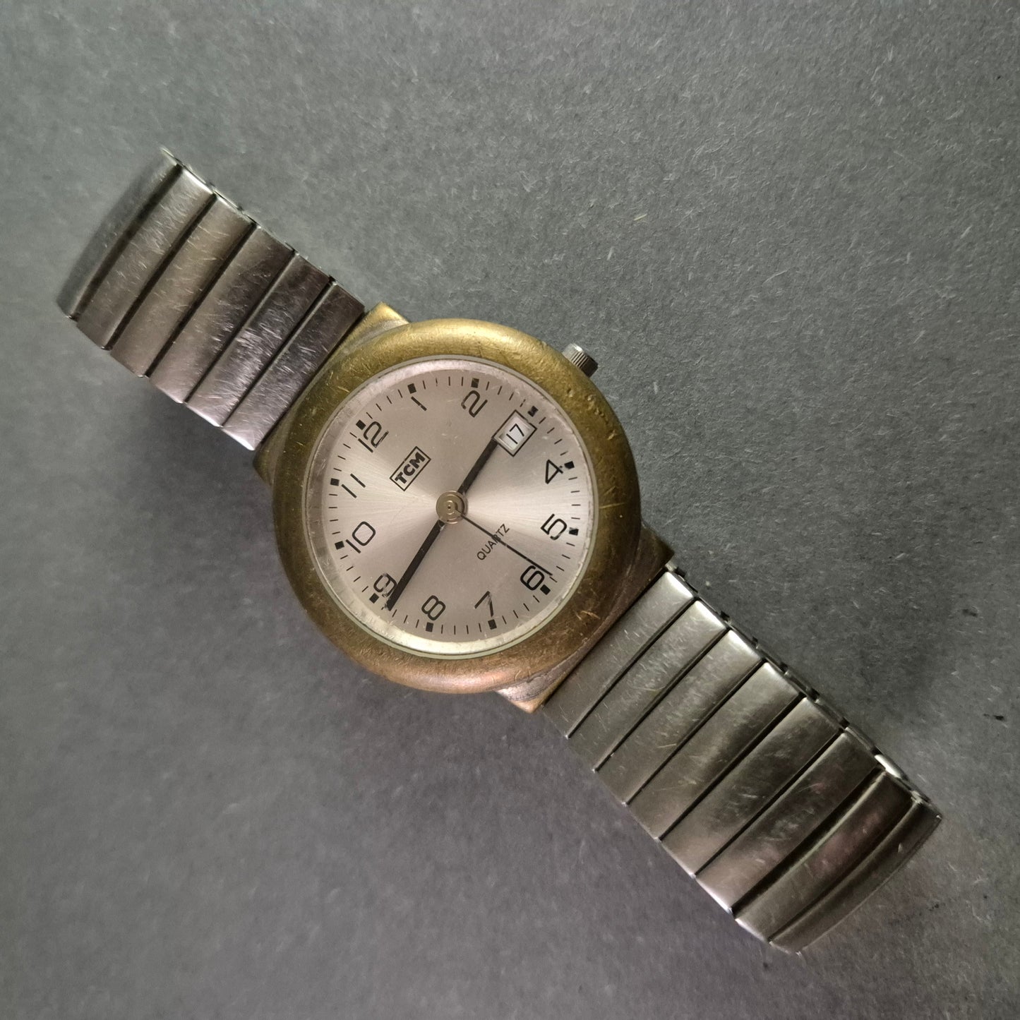 Klassische TCM Herrenarmbanduhr – Robustes Design für den Alltag