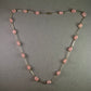 Zarte Halskette mit rosafarbenen Glasperlen – Feminin und stilvoll