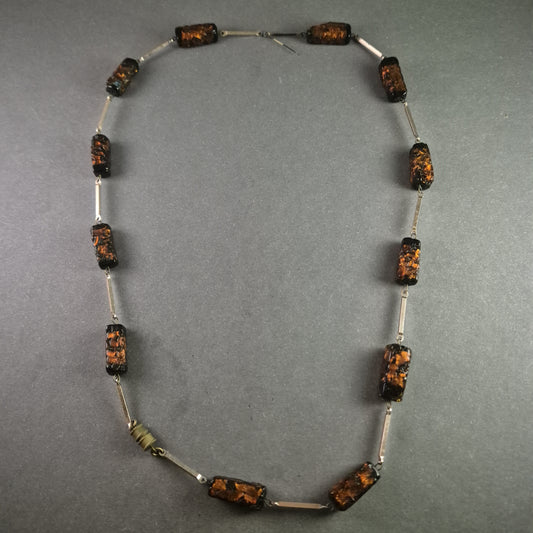 Vintage Halskette mit Bernstein-Imitat und Metall-Elementen – Retro-Schick