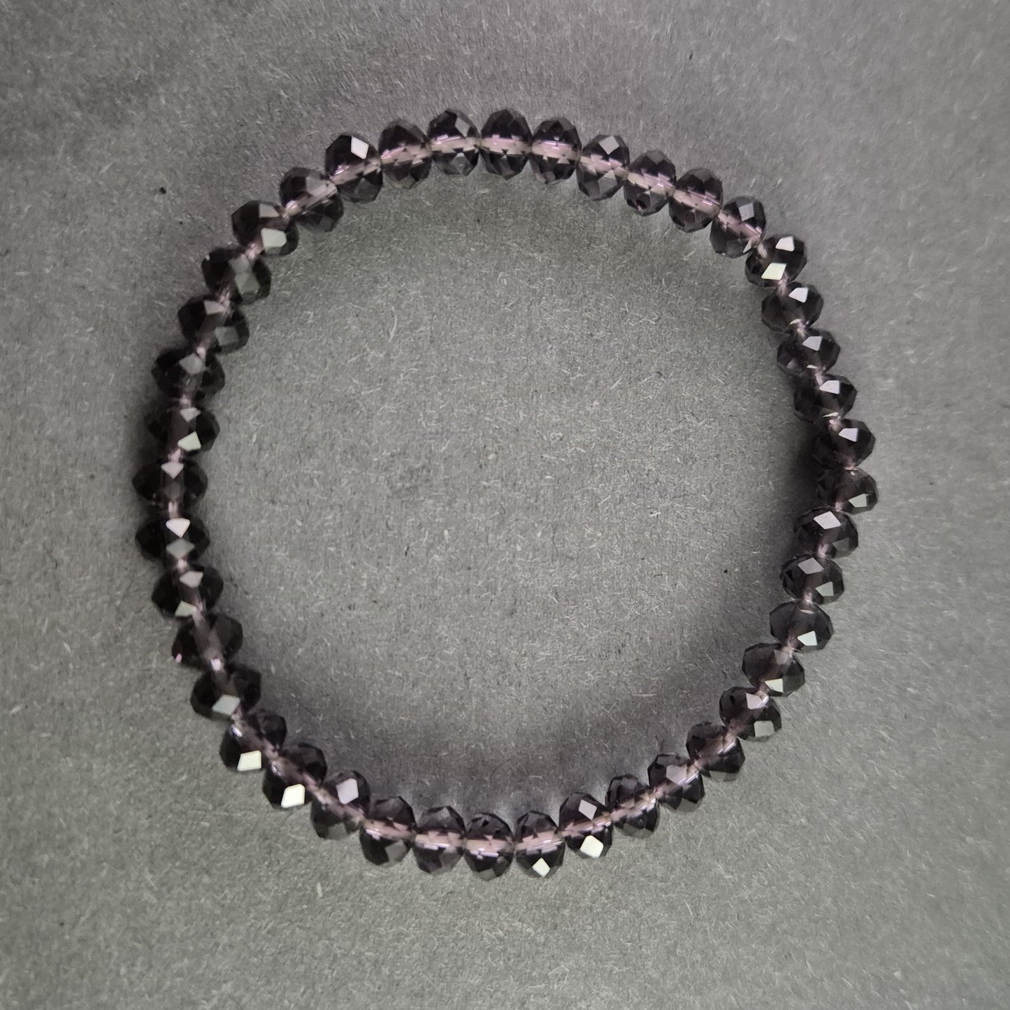 Elegantes Armband mit facettierten schwarzen Glasperlen – Zeitlos und vielseitig