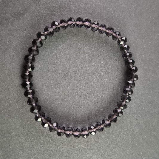 Elegantes Armband mit facettierten schwarzen Glasperlen – Zeitlos und vielseitig