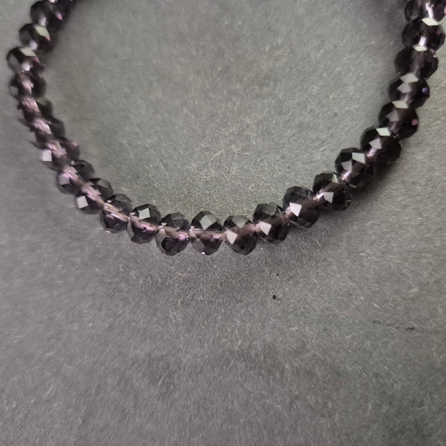 Elegantes Armband mit facettierten schwarzen Glasperlen – Zeitlos und vielseitig