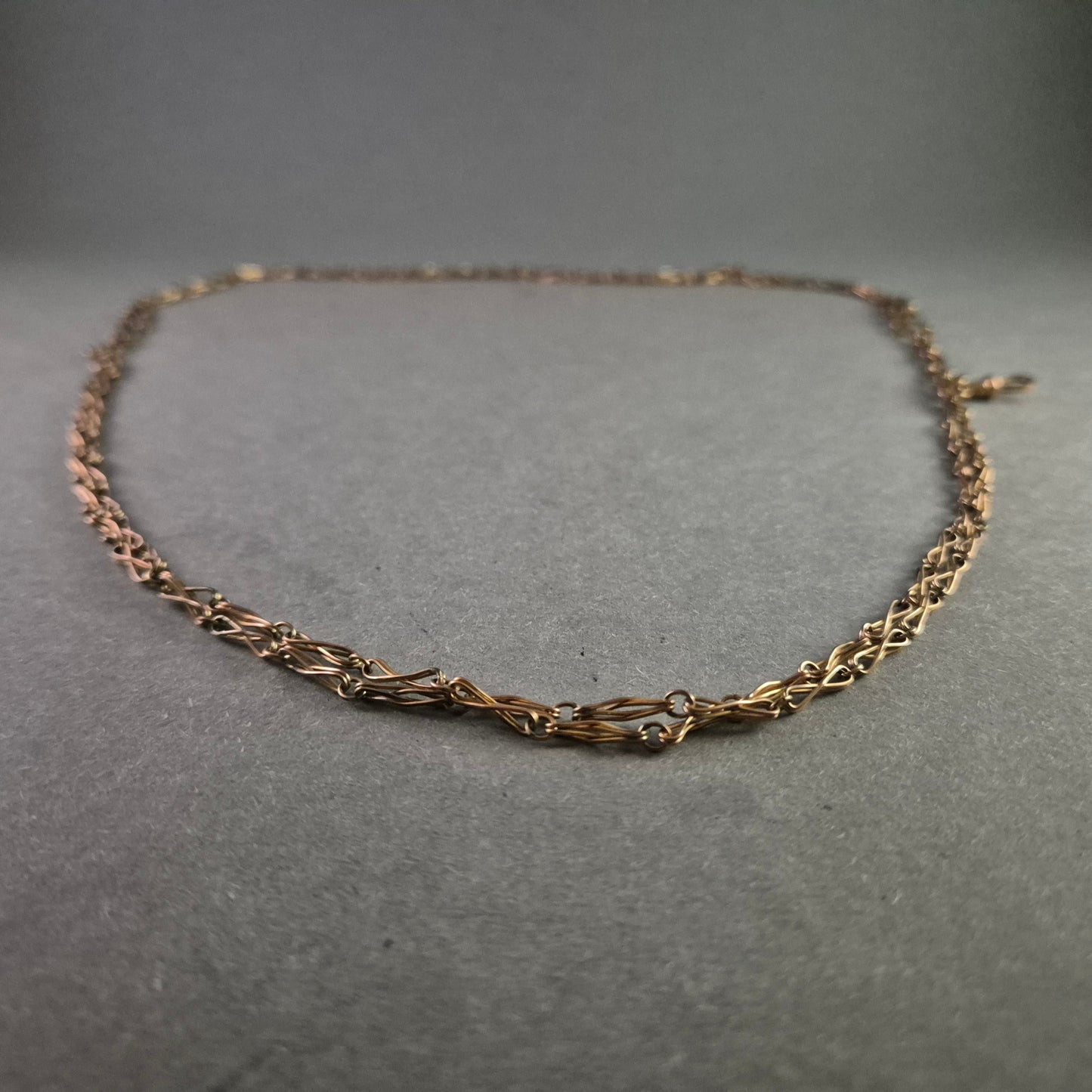 Feine Vintage-Kette aus bronzefarbenem Metall – Filigranes Design