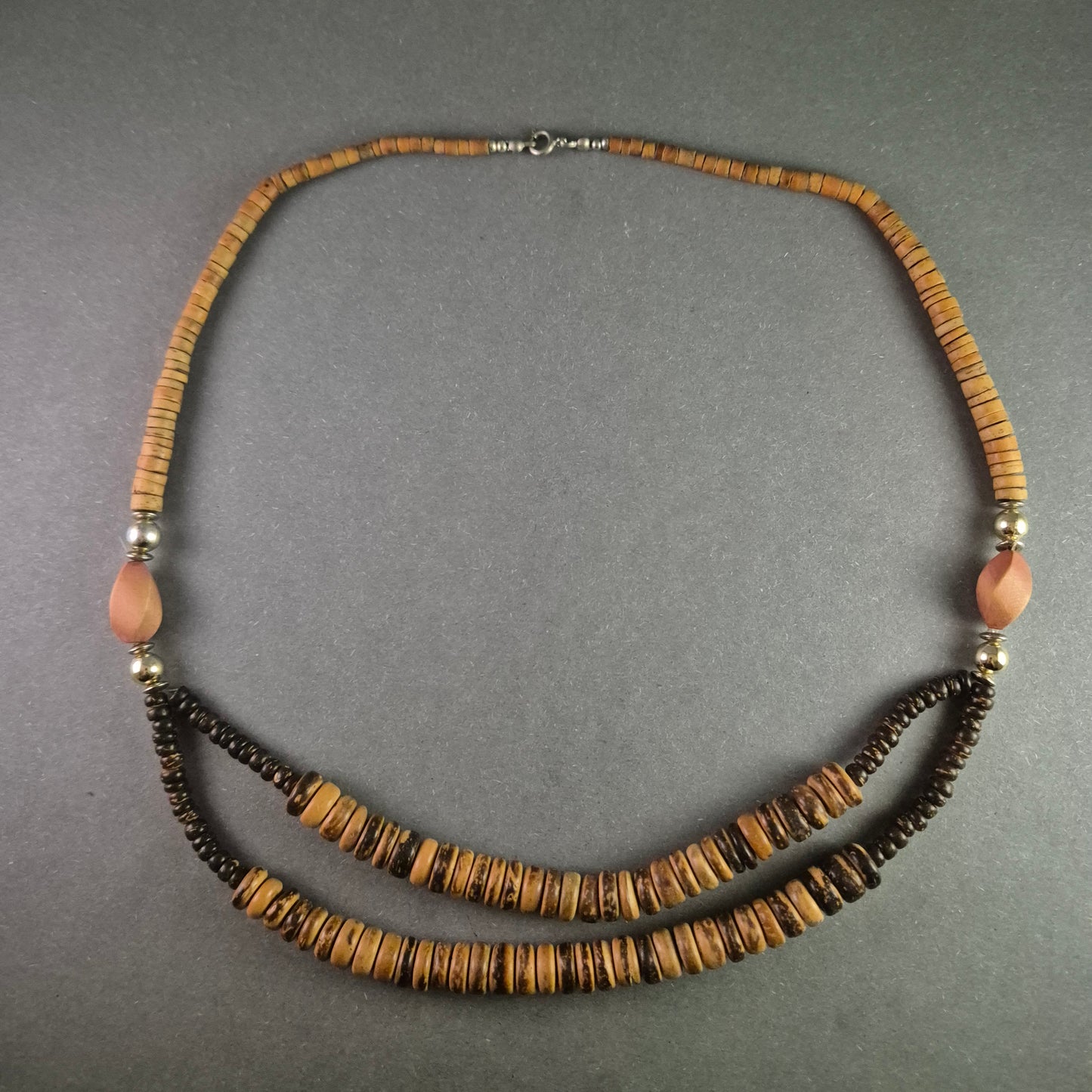 Natürliche Halskette mit Holz- und Kokosperlen – Ethnisches Design