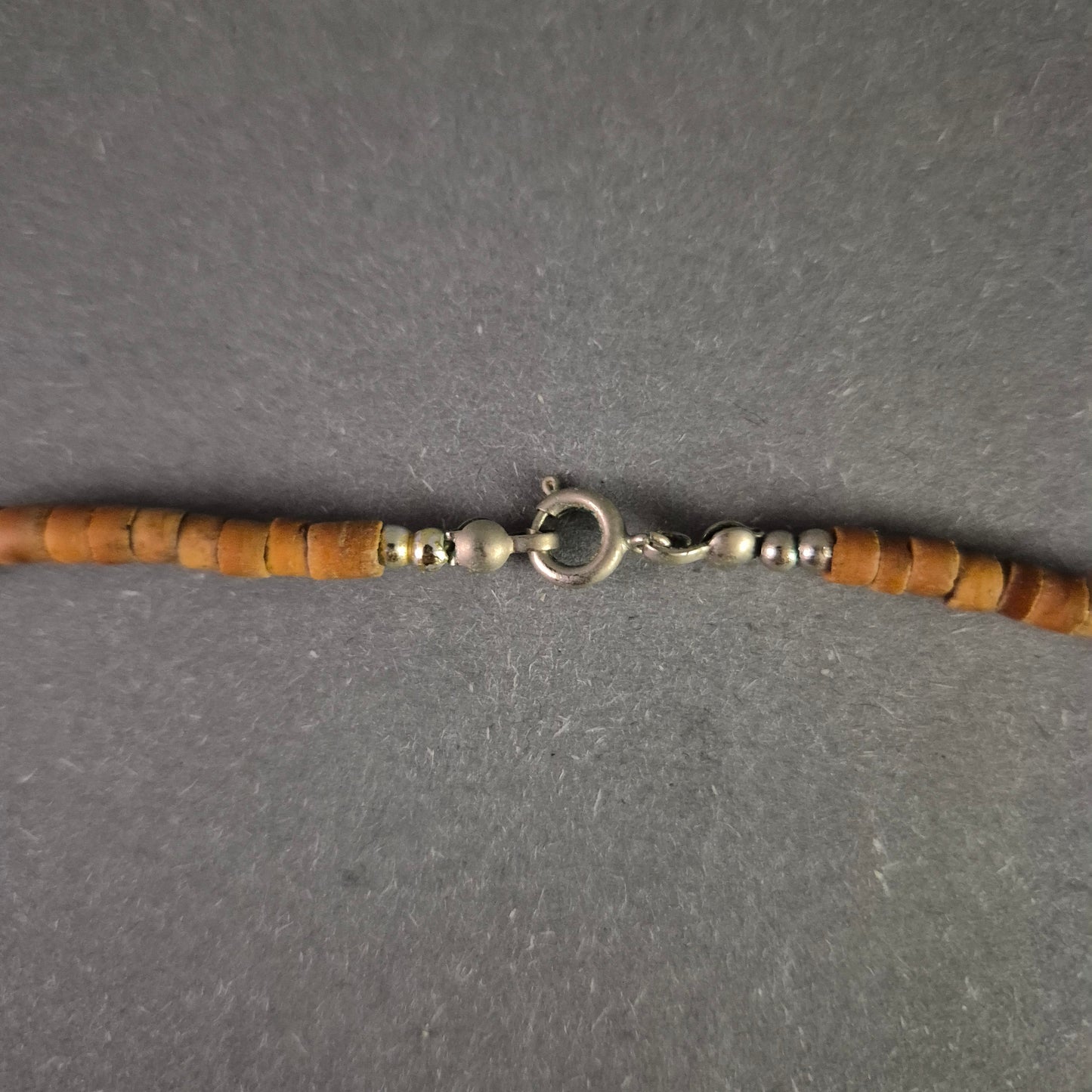 Natürliche Halskette mit Holz- und Kokosperlen – Ethnisches Design