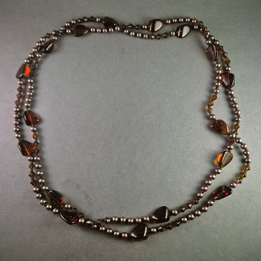Elegante lange Halskette mit braunen Glasperlen – Vielseitiges Design