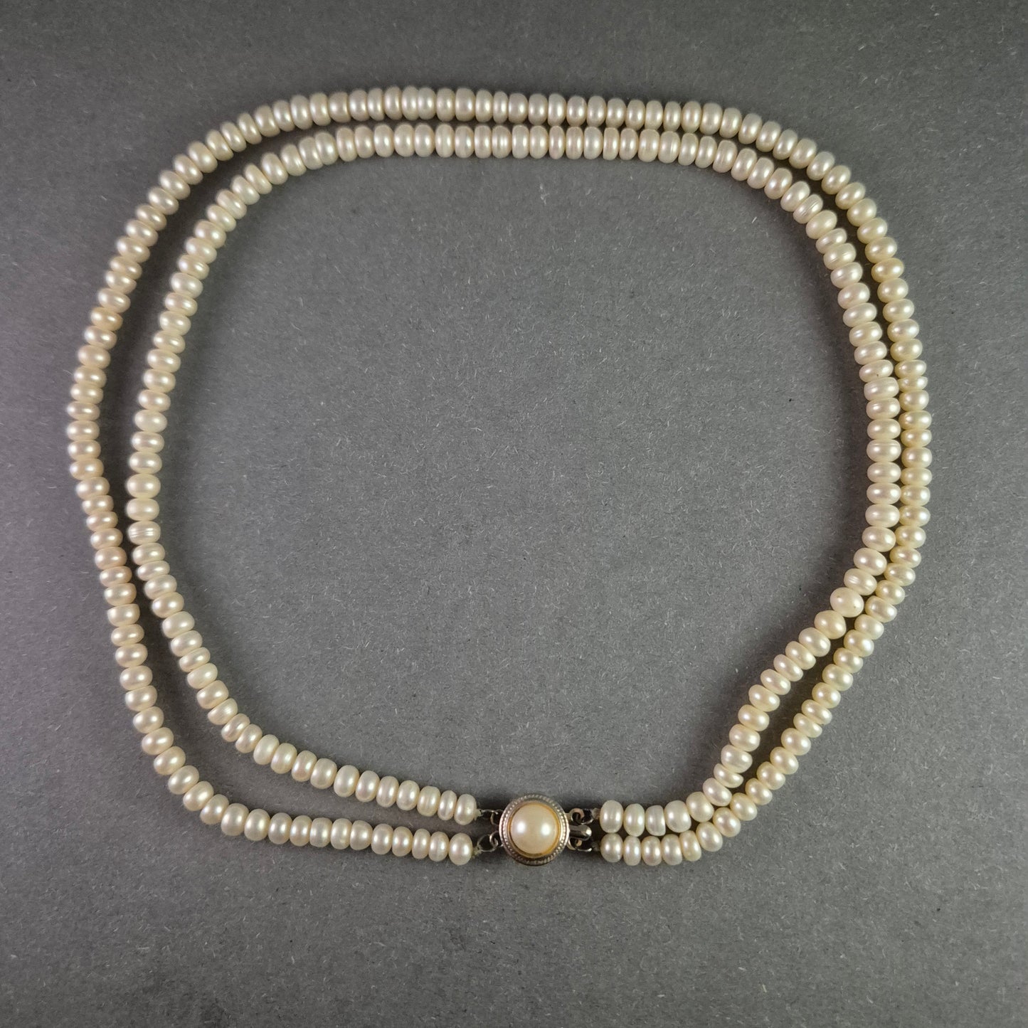 Klassische Halskette mit weißen Kunstperlen – Eleganz für besondere Anlässe