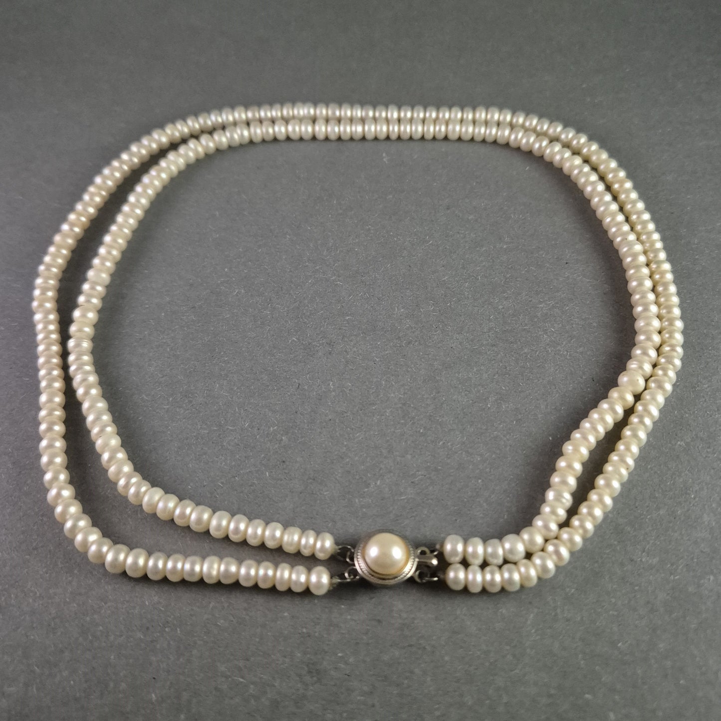 Klassische Halskette mit weißen Kunstperlen – Eleganz für besondere Anlässe