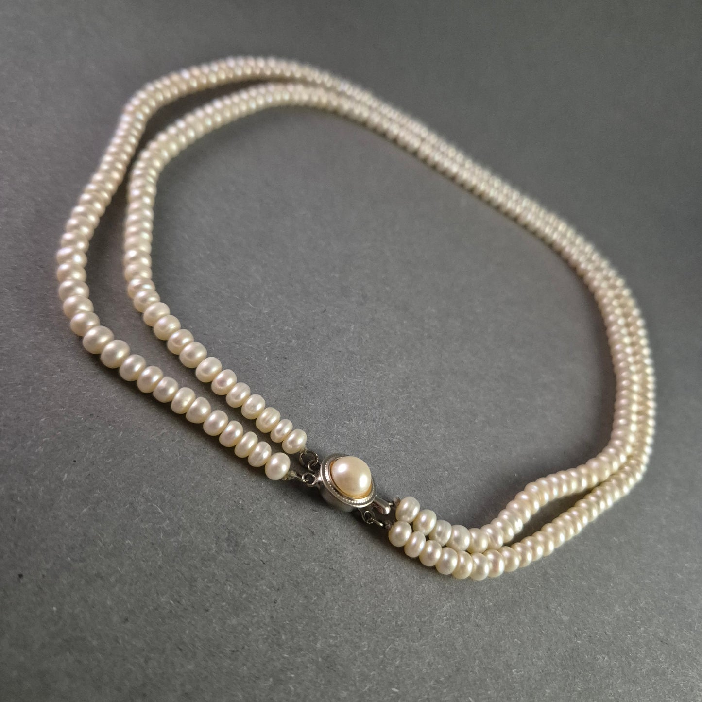 Klassische Halskette mit weißen Kunstperlen – Eleganz für besondere Anlässe