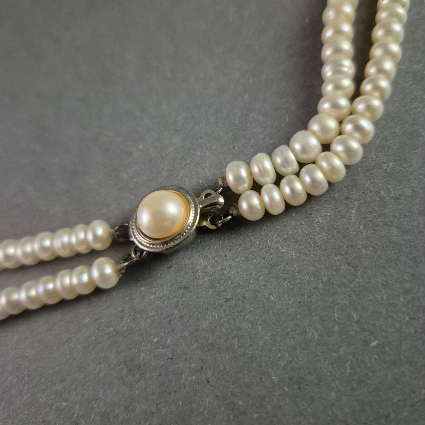 Klassische Halskette mit weißen Kunstperlen – Eleganz für besondere Anlässe