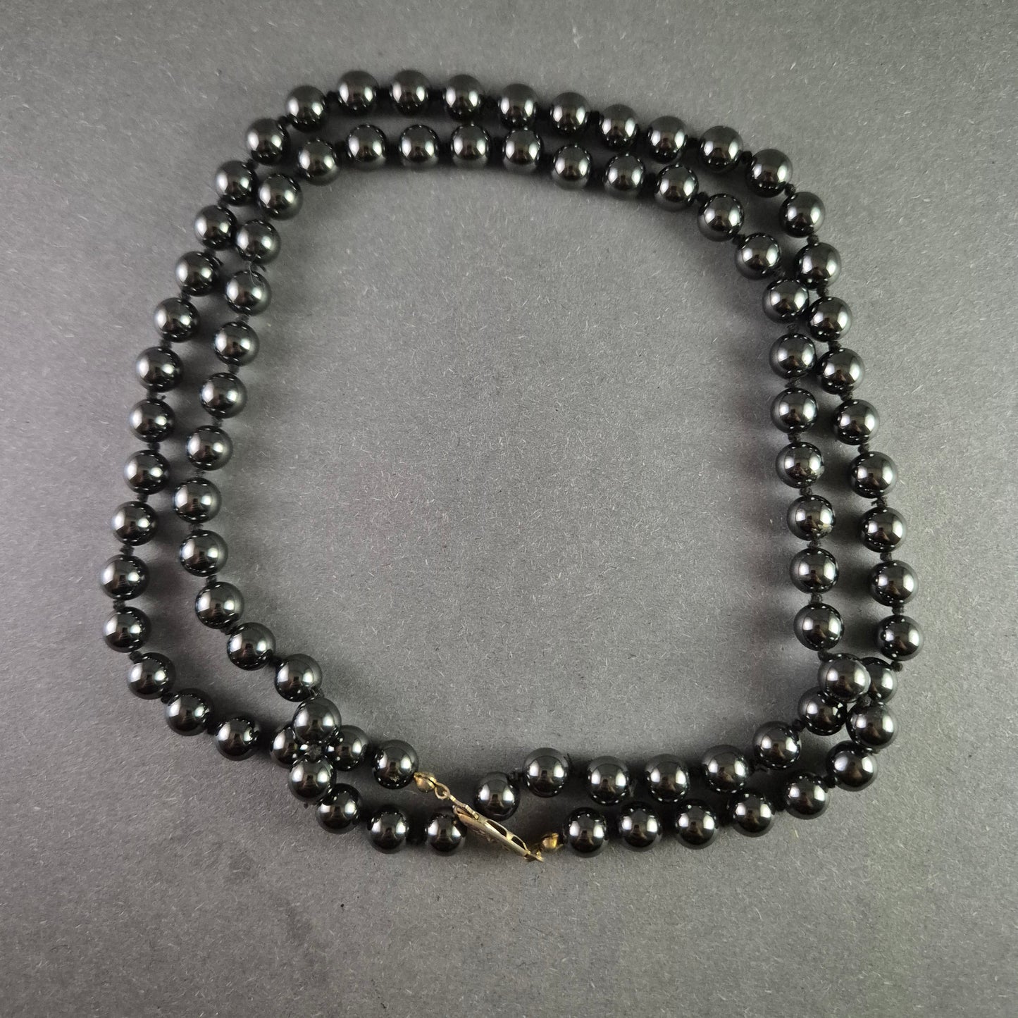Elegante zweisträngige Hämatit-Halskette – Zeitlose Eleganz