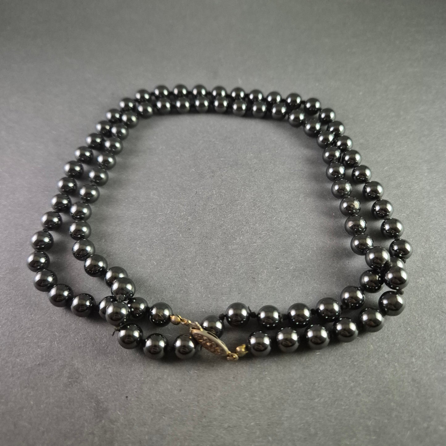 Elegante zweisträngige Hämatit-Halskette – Zeitlose Eleganz