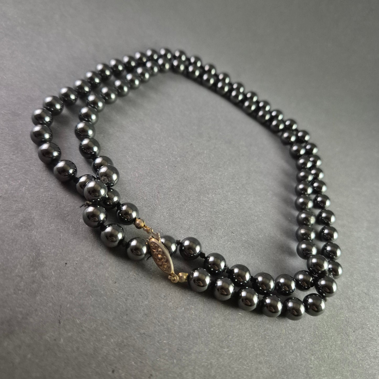 Elegante zweisträngige Hämatit-Halskette – Zeitlose Eleganz