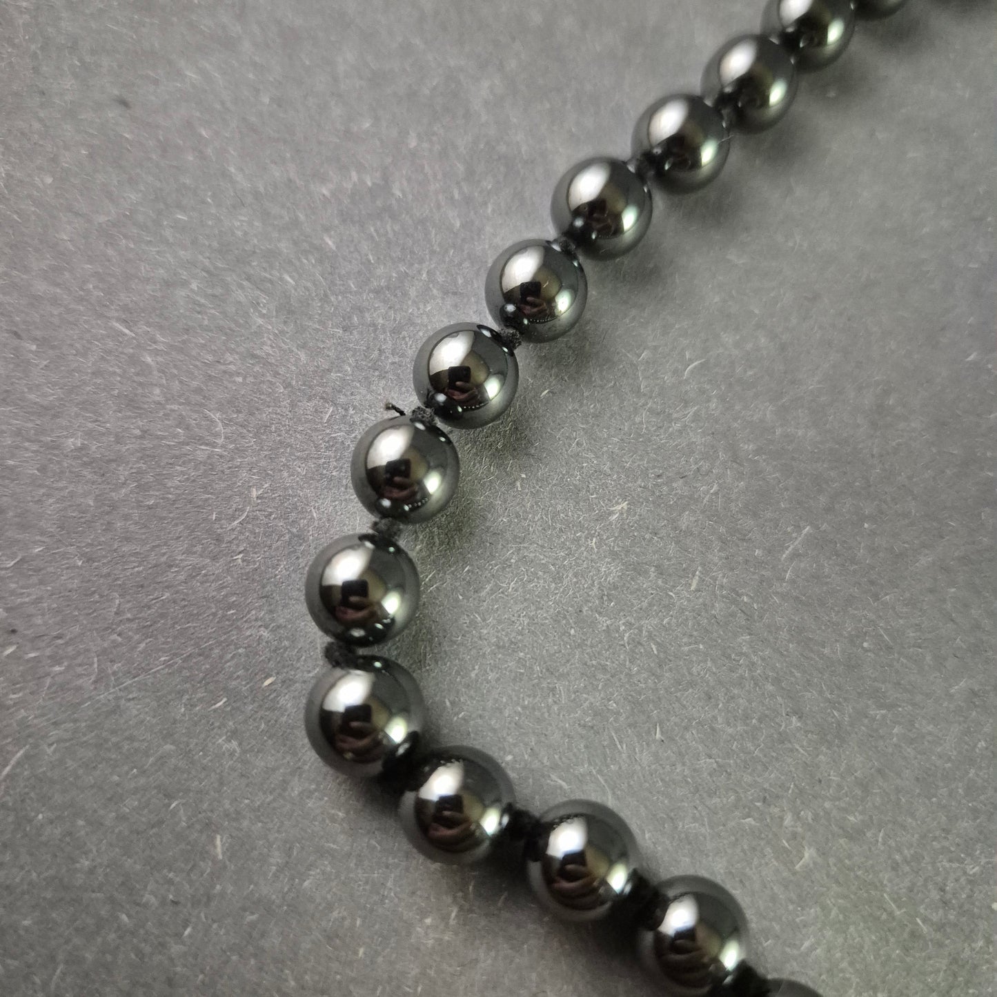 Elegante zweisträngige Hämatit-Halskette – Zeitlose Eleganz