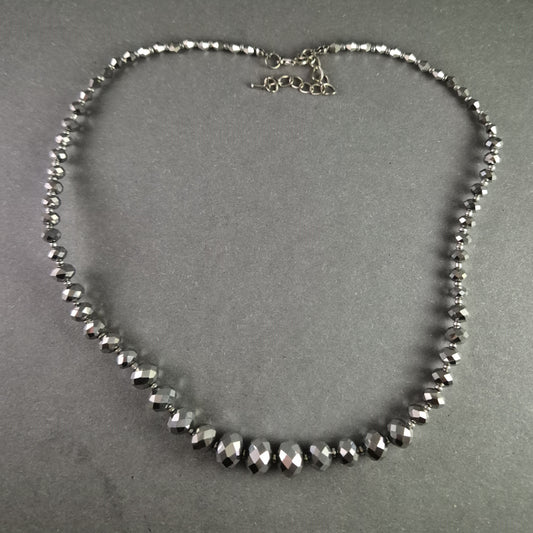 Elegante Hämatit-Halskette – Moderner Chic für jeden Anlass