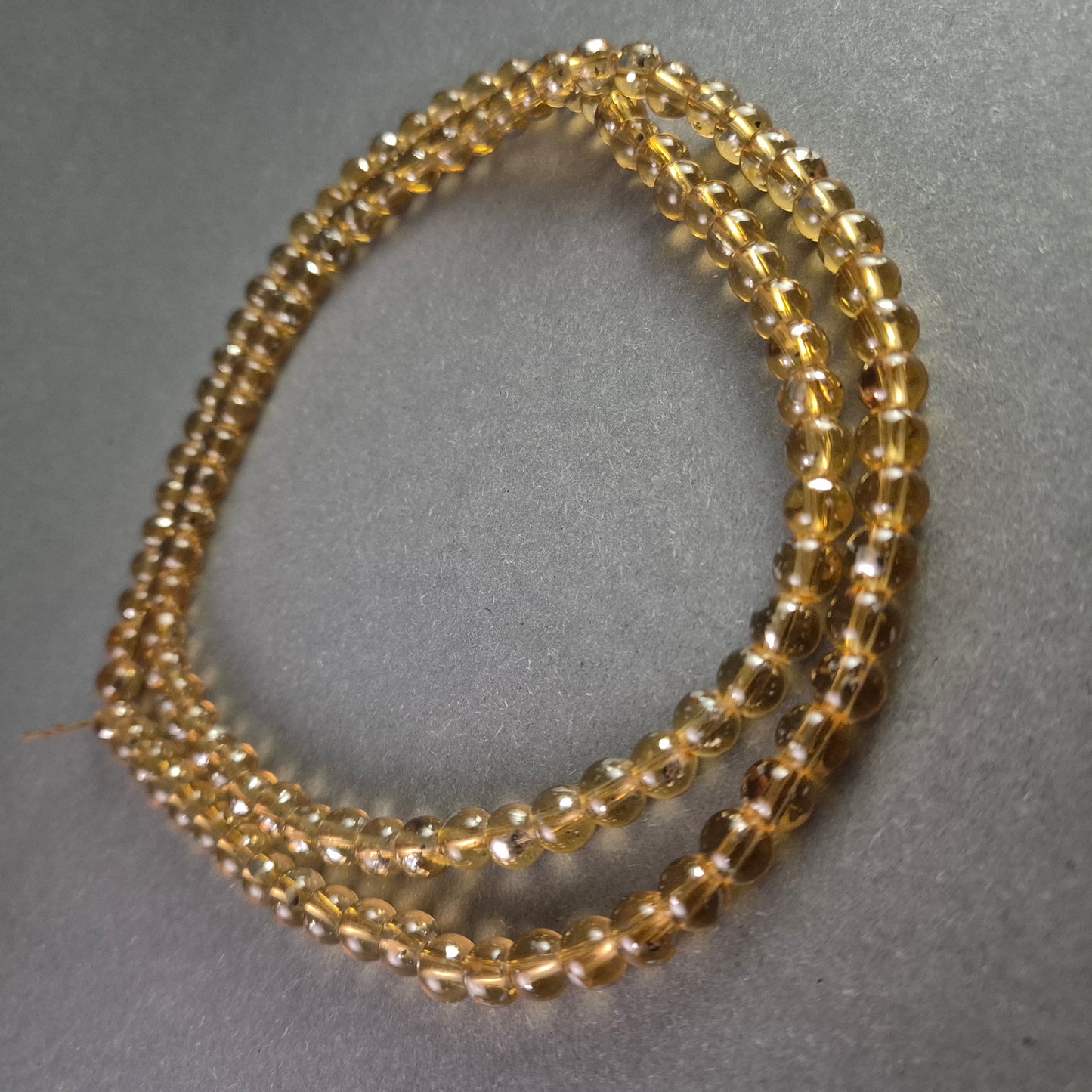 Goldgelbes Kristallarmband – Funkelnde Eleganz für jeden Anlass