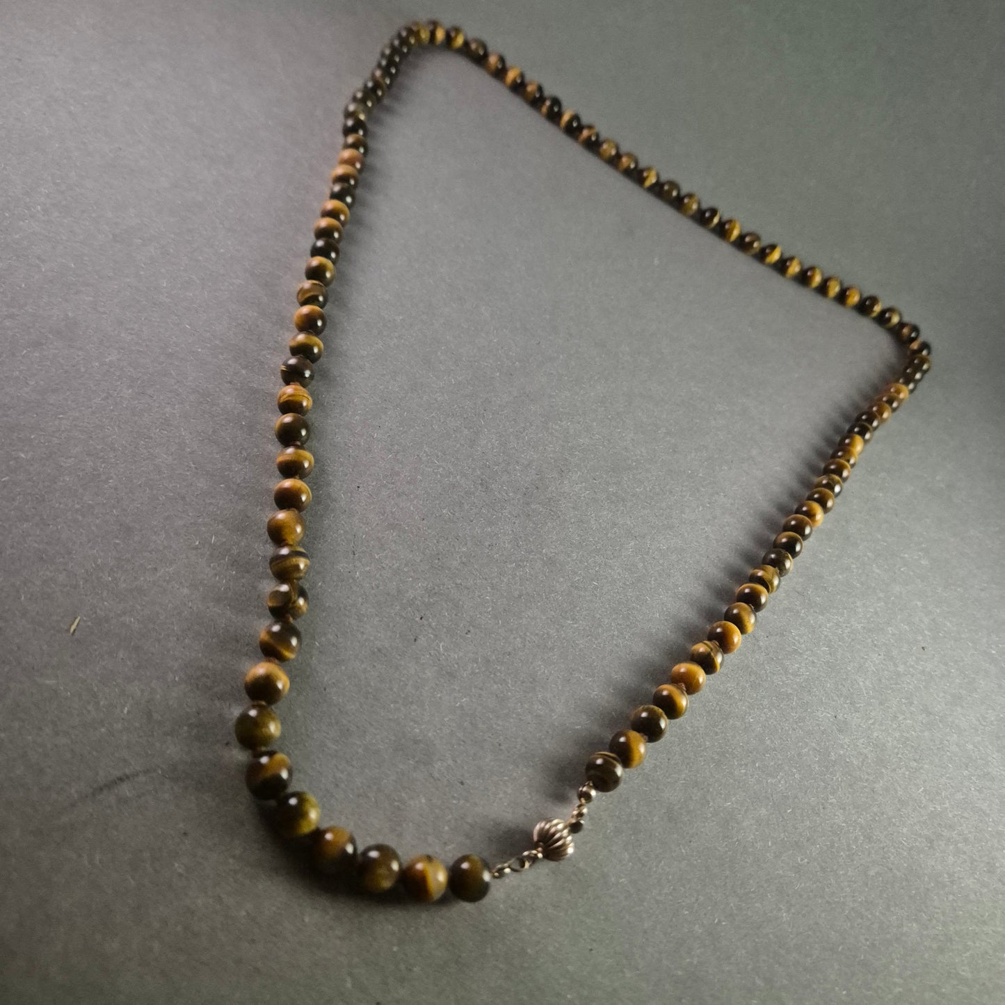 Edle Tigeraugen-Halskette – Natürliche Eleganz mit goldbraunem Schimmer