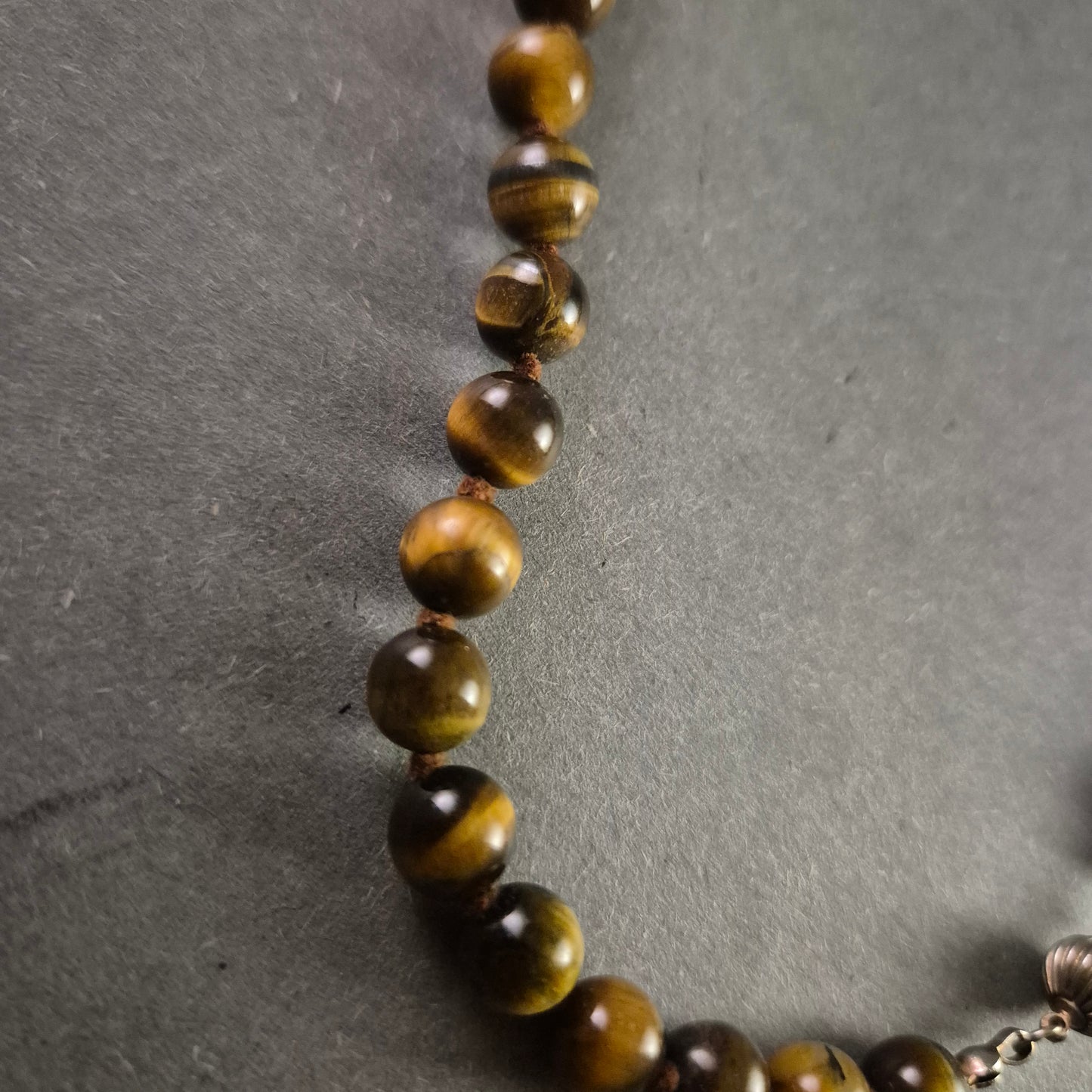 Edle Tigeraugen-Halskette – Natürliche Eleganz mit goldbraunem Schimmer