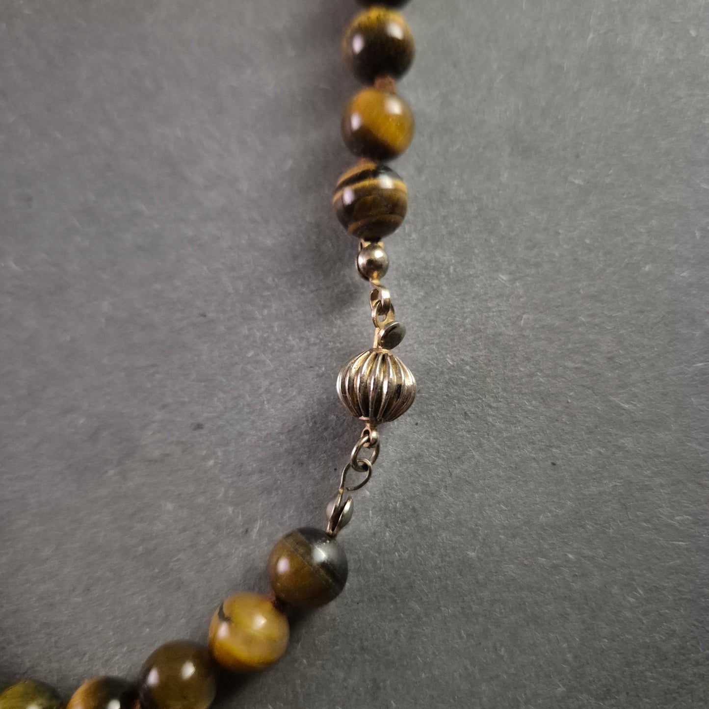 Edle Tigeraugen-Halskette – Natürliche Eleganz mit goldbraunem Schimmer