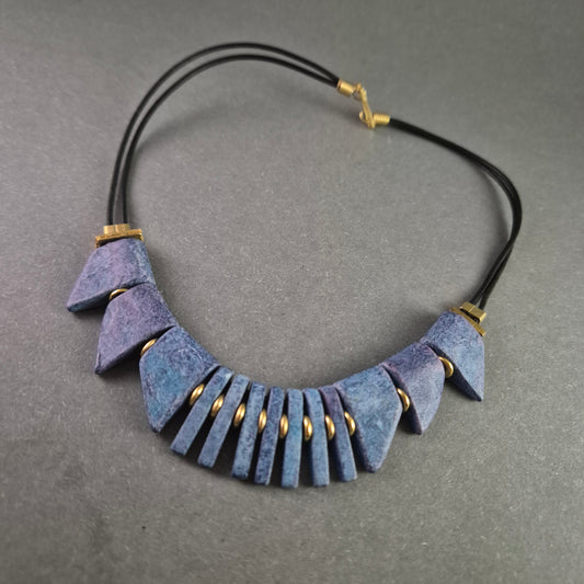 Elegante Halskette aus blauen Steinen – Stilvolle Akzente setzen