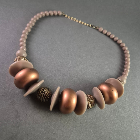 Elegante Halskette mit großen Akzenten – Zeitloses Design