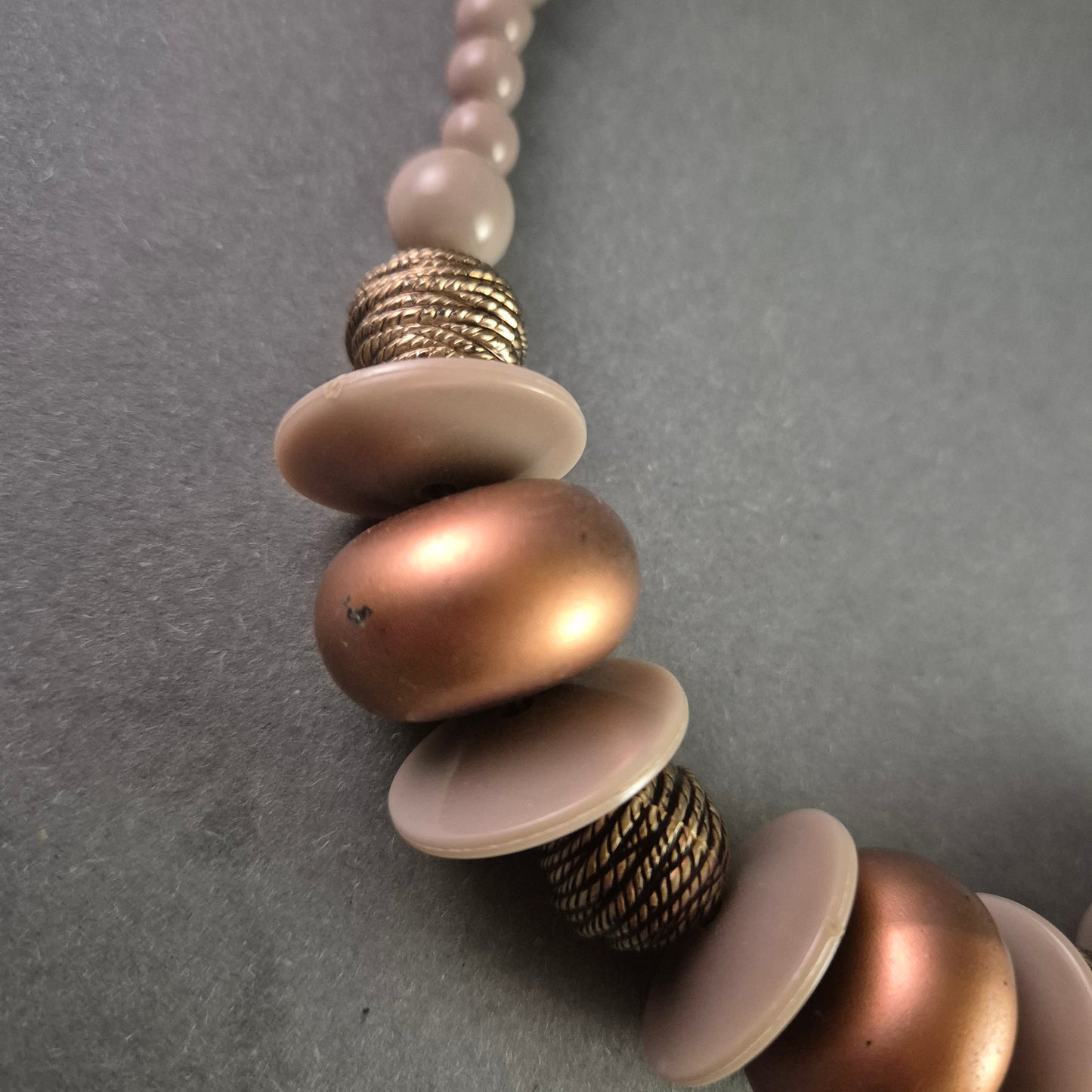 Elegante Halskette mit großen Akzenten – Zeitloses Design