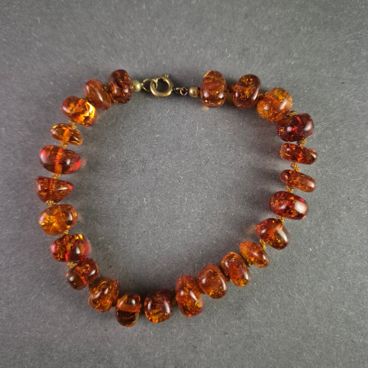 Elegantes Bernstein-Armband – Wärme und Glanz für jeden Anlass