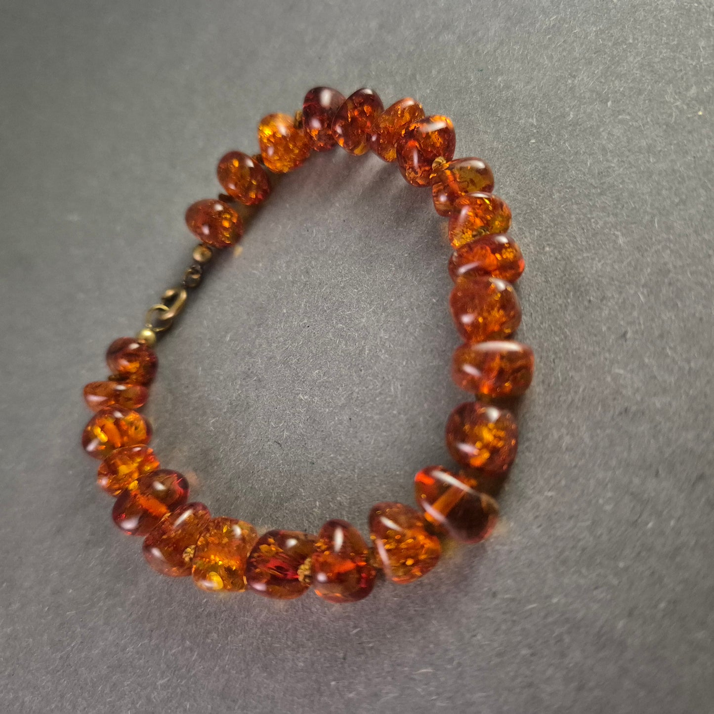 Elegantes Bernstein-Armband – Wärme und Glanz für jeden Anlass