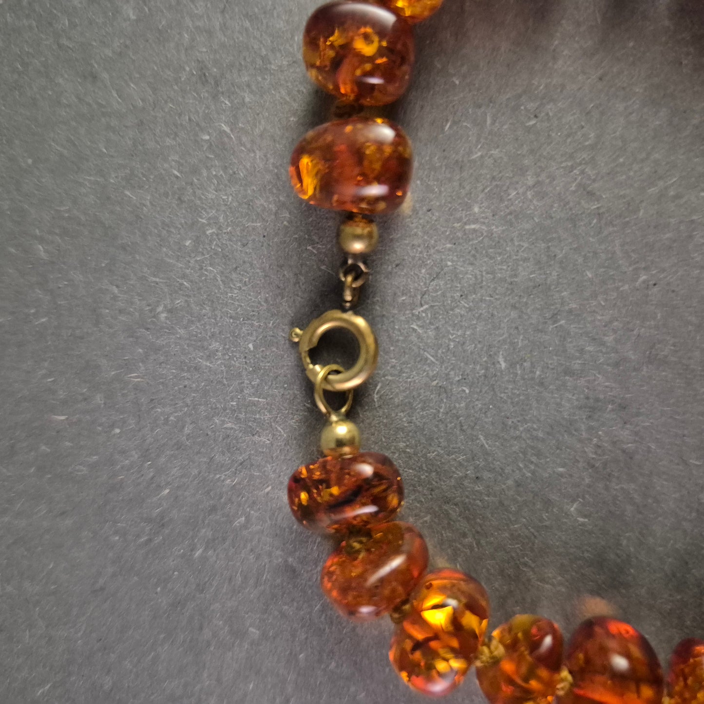 Elegantes Bernstein-Armband – Wärme und Glanz für jeden Anlass