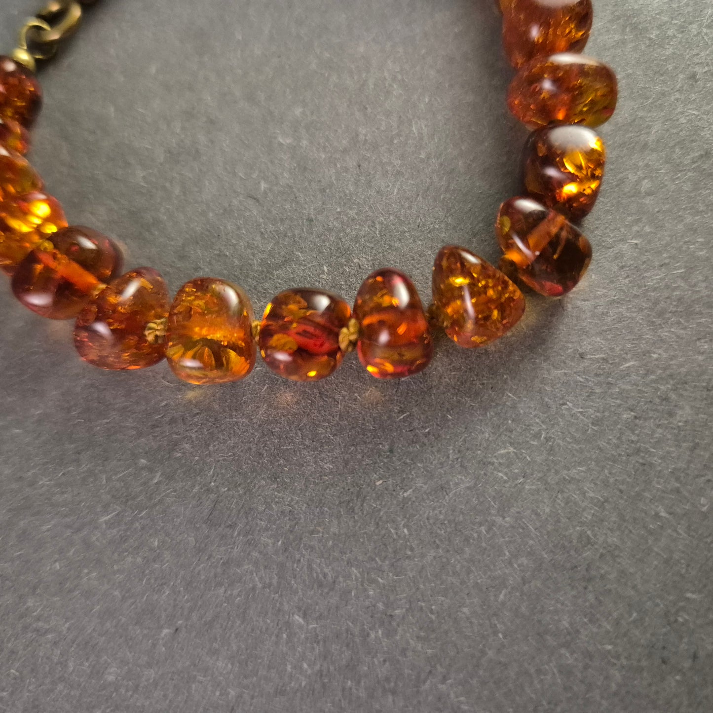 Elegantes Bernstein-Armband – Wärme und Glanz für jeden Anlass