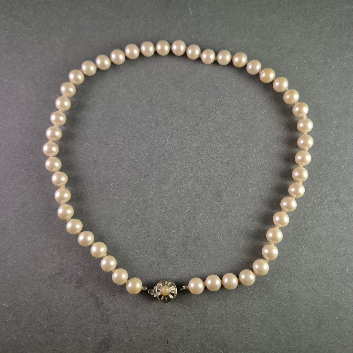 Elegante Vintage-Perlenkette mit 835 Silberverschluss