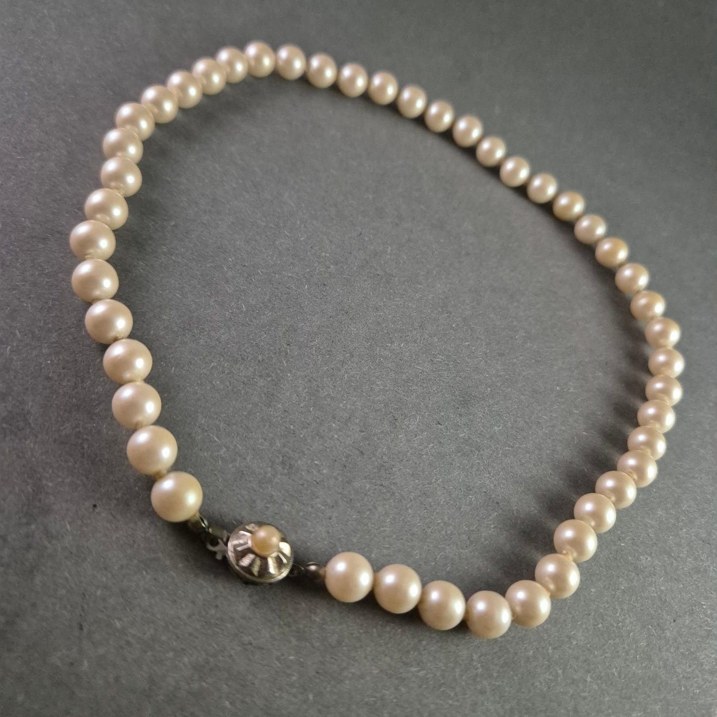 Elegante Vintage-Perlenkette mit 835 Silberverschluss