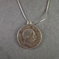 Antike Halskette mit Münzanhänger – Historische Eleganz