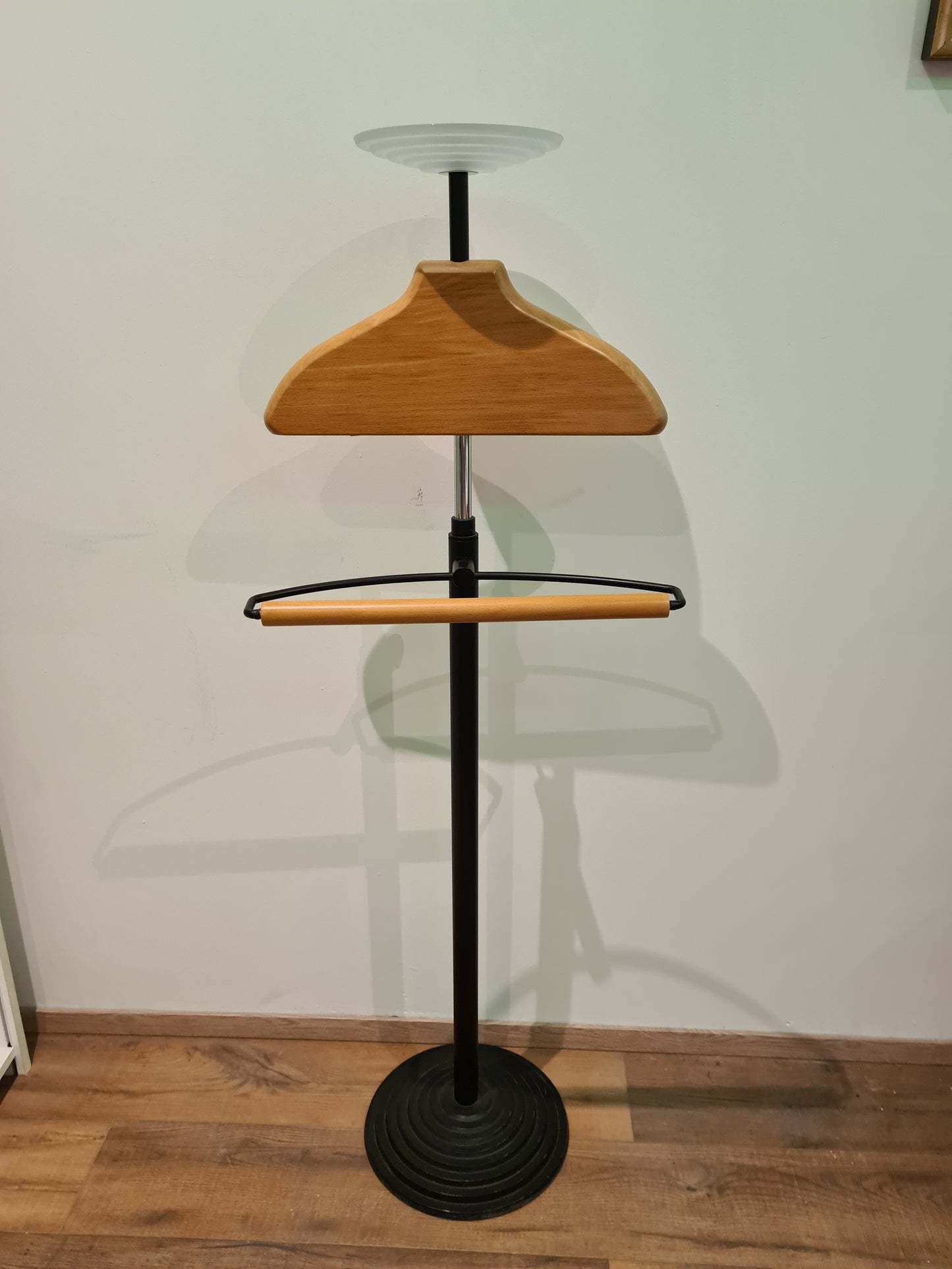 Stilvolle Garderobe Stummer Diener Modern 135cm